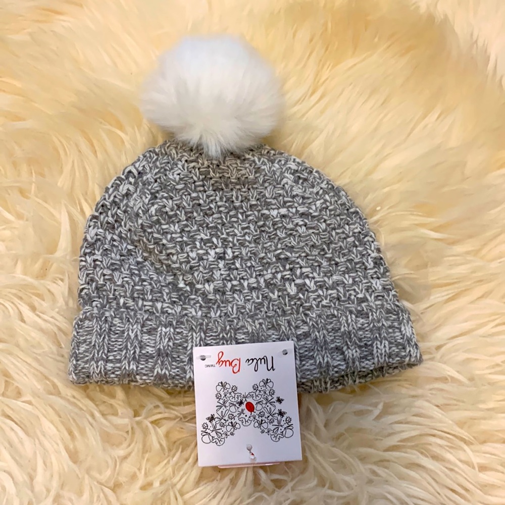 NWT Children’s Winter Toque Size 7-8 in Gray with White Puff